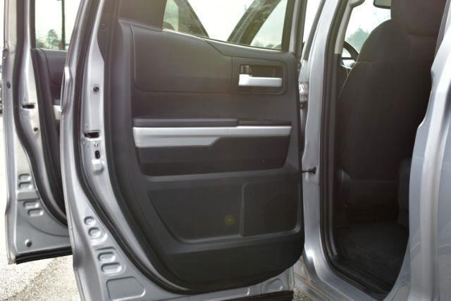 Toyota Tundra SR5 4.6L V8 Double Cab 4WD 2017