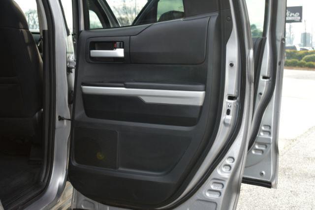 Toyota Tundra SR5 4.6L V8 Double Cab 4WD 2017