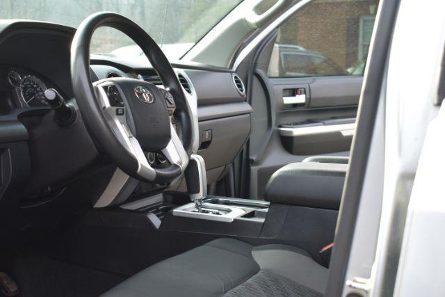 Toyota Tundra SR5 4.6L V8 Double Cab 4WD 2017