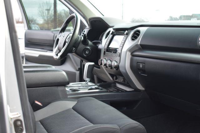 Toyota Tundra SR5 4.6L V8 Double Cab 4WD 2017