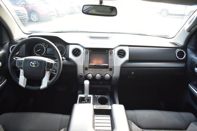 Toyota Tundra SR5 4.6L V8 Double Cab 4WD 2017