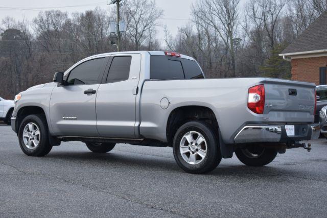 Toyota Tundra SR5 4.6L V8 Double Cab 4WD 2017