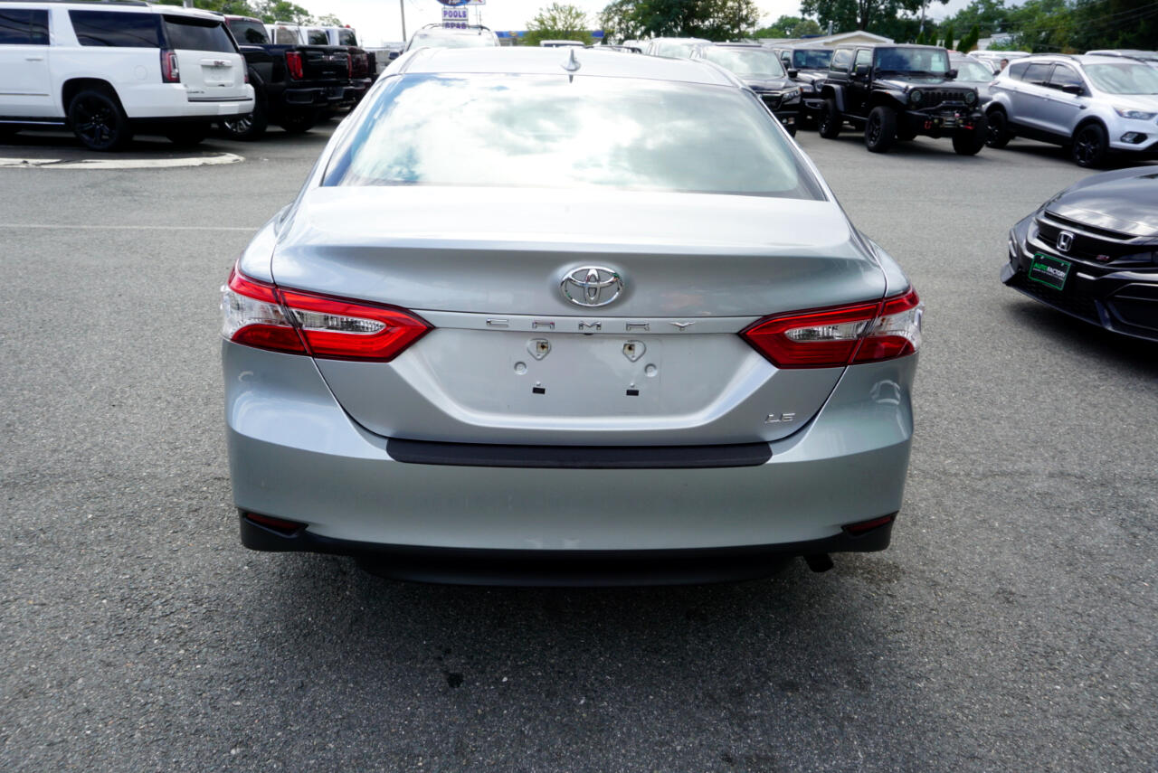 2019 Toyota Camry LE photo 3