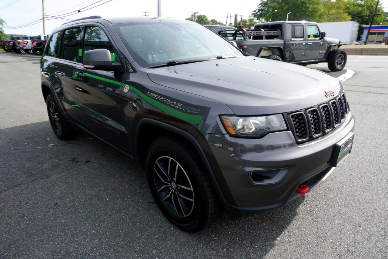 2018 Jeep Grand Cherokee Trailhawk photo 2