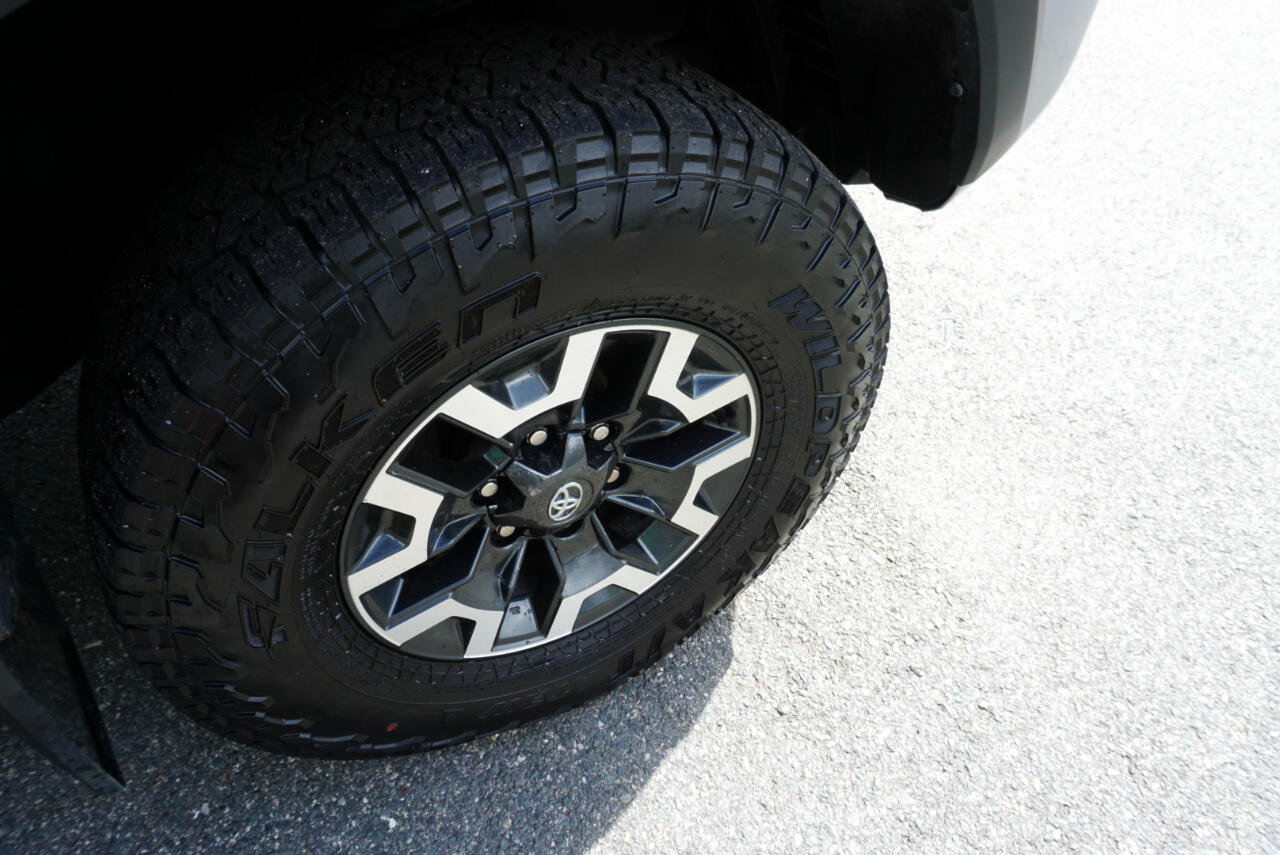 2021 Toyota Tacoma SR5 Double Cab photo 3