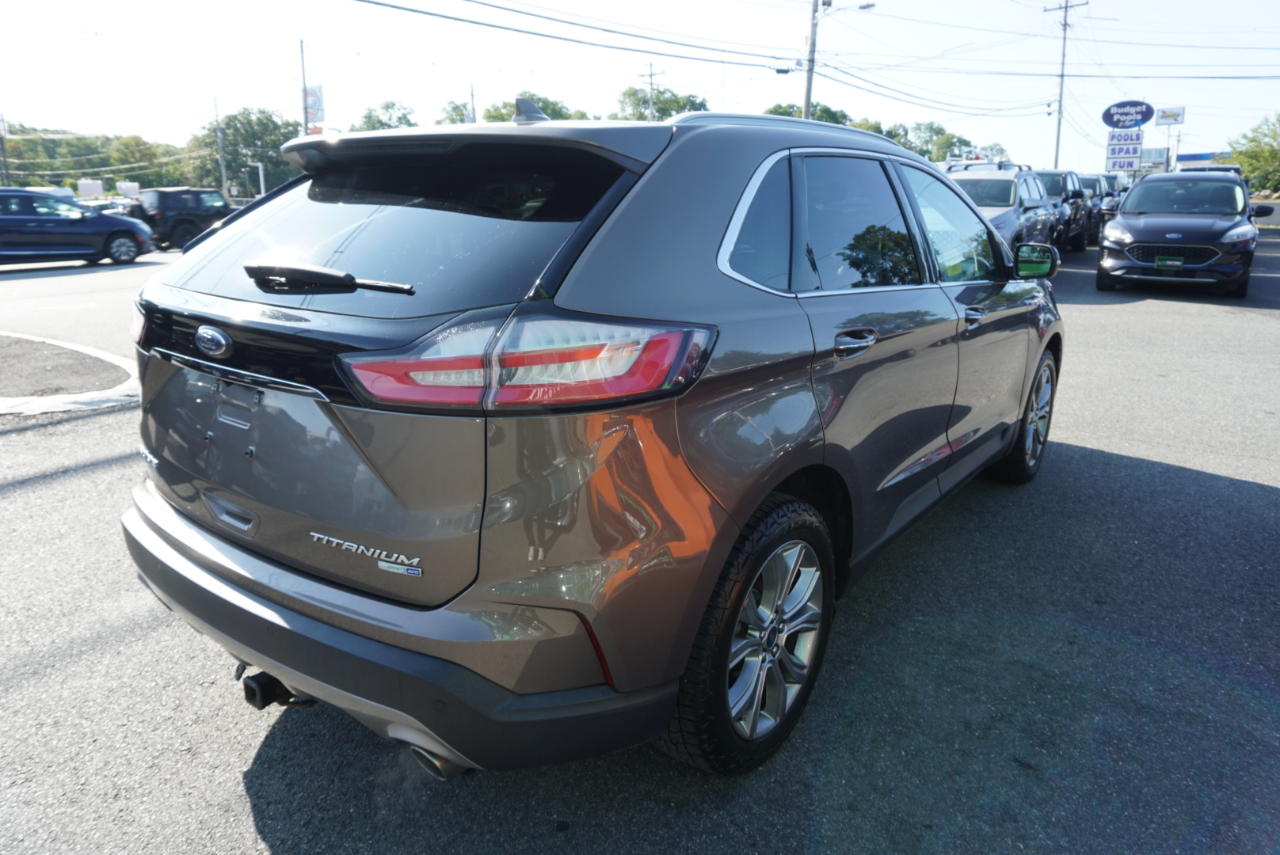 2019 Ford Edge Titanium photo 4