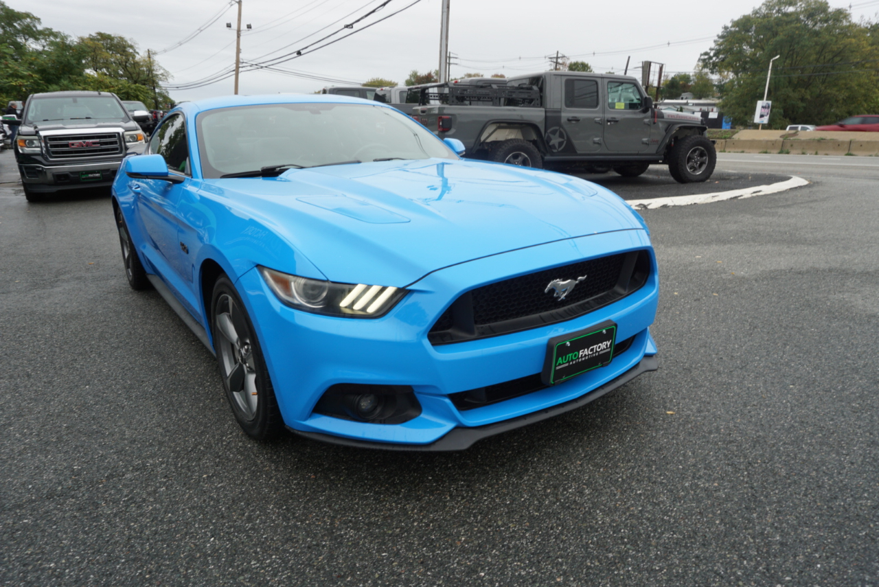 2017 Ford Mustang GT Premium photo 2