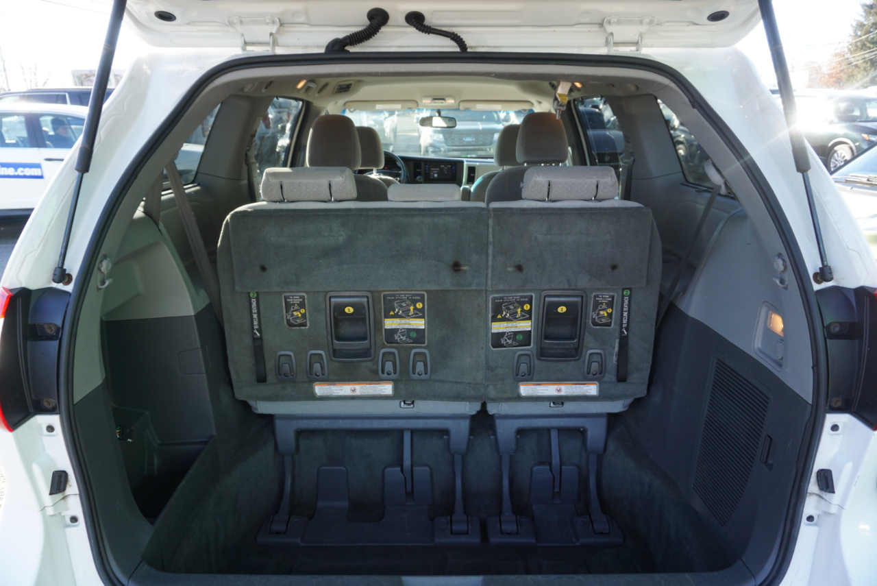 Toyota Sienna LE AWD 2016