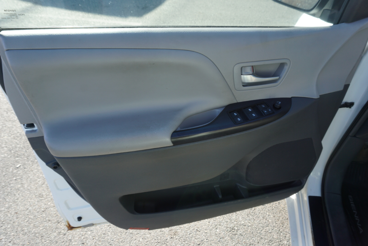 Toyota Sienna LE AWD 2016