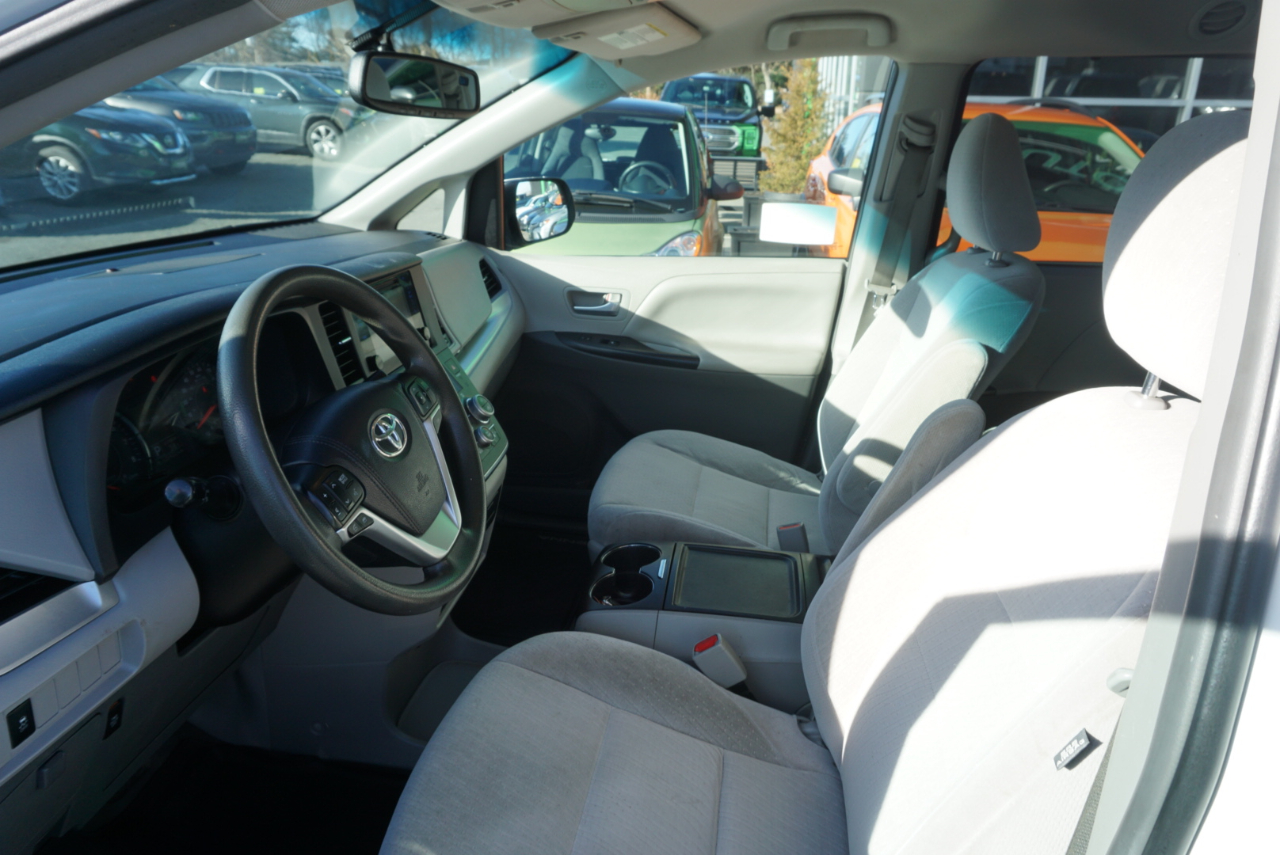Toyota Sienna LE AWD 2016