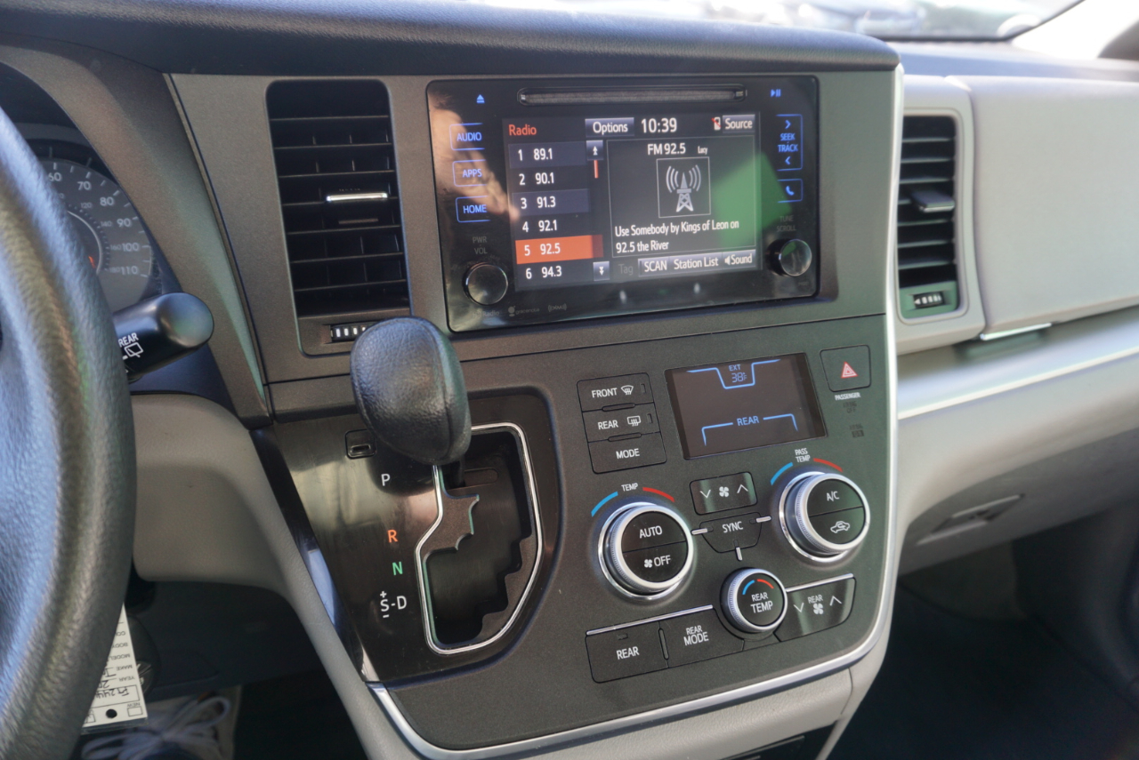 Toyota Sienna LE AWD 2016