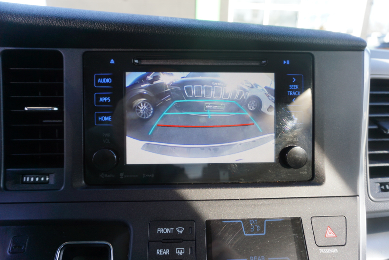 Toyota Sienna LE AWD 2016