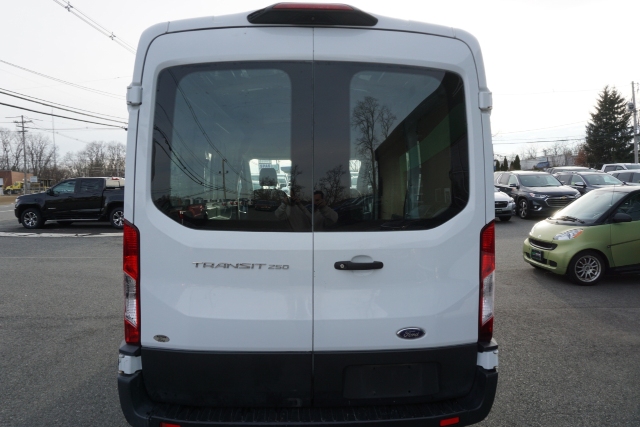 Ford Transit Van T-250 130" Med Rf 9000 GVWR Sliding RH Dr 2019