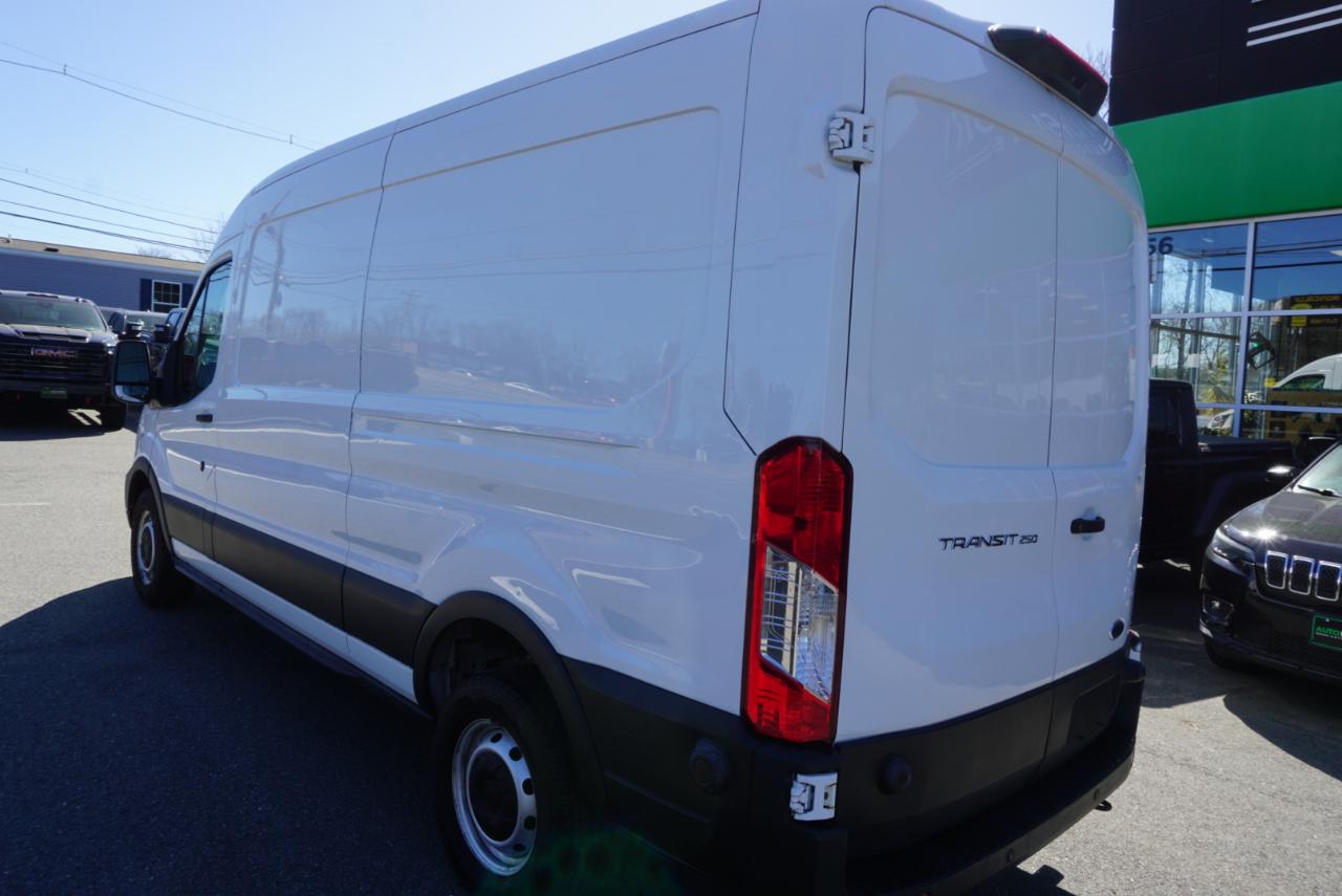 Ford Transit Cargo Van T-250 130" Med Rf 9070 GVWR RWD 2020