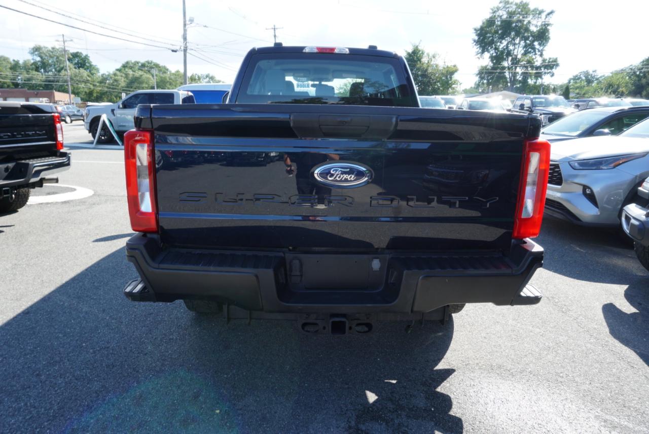 Ford Super Duty F-350 SRW  2023