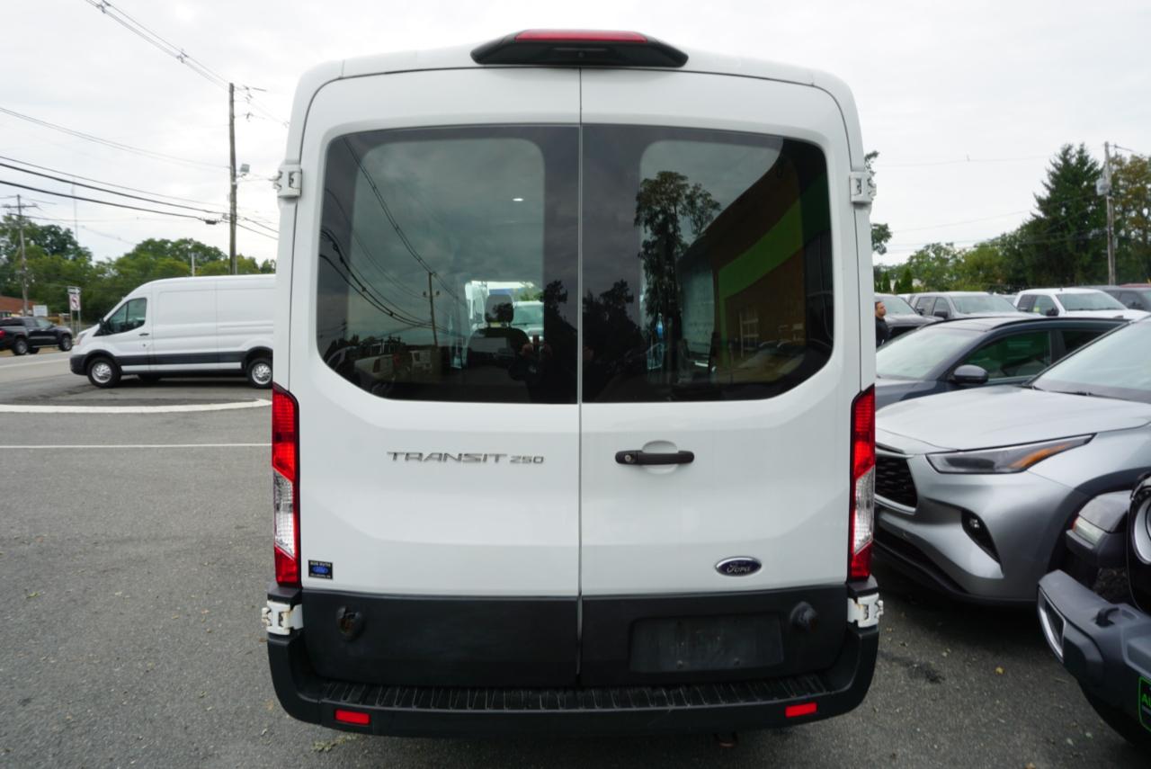 Ford Transit Van T-250 148" Med Rf 9000 GVWR Sliding RH Dr 2019