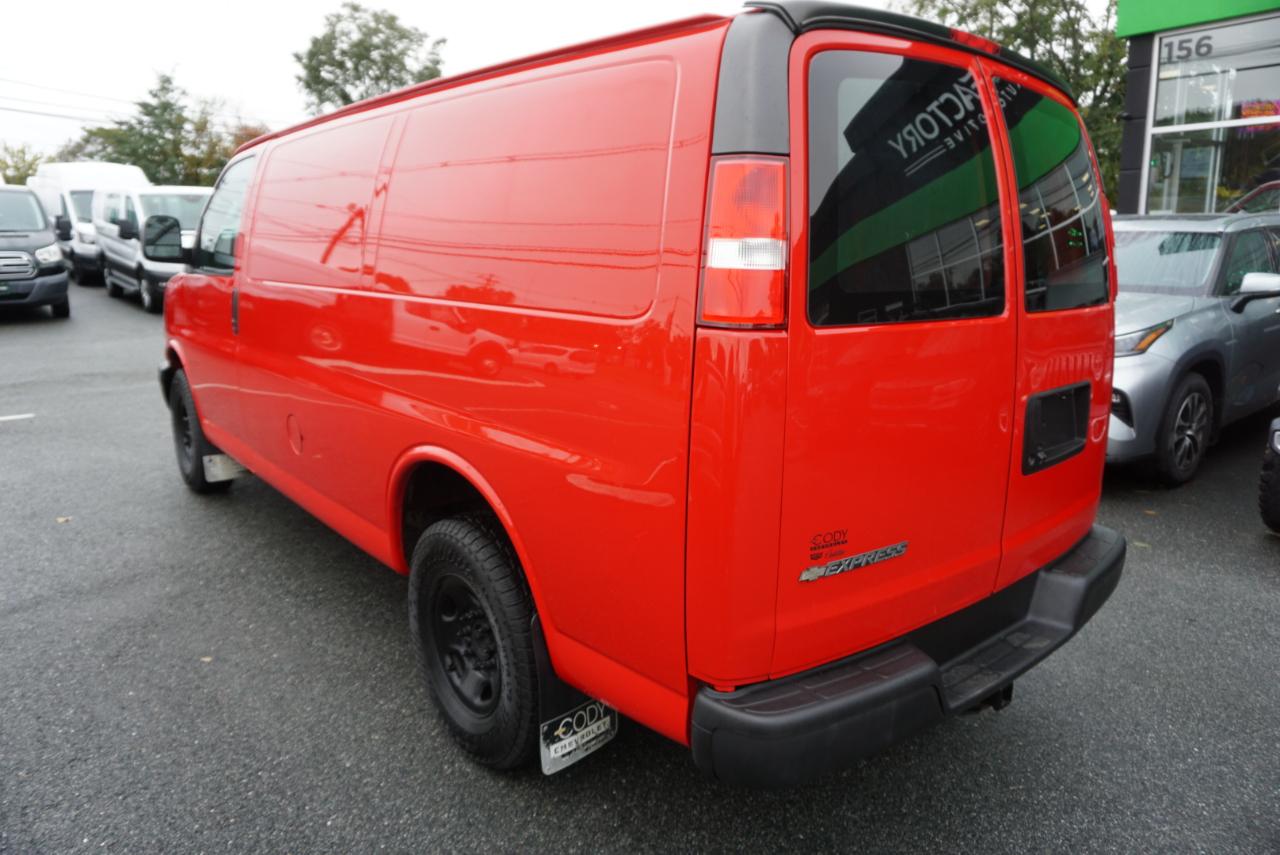 Chevrolet Express Cargo Van RWD 2500 135" 2020