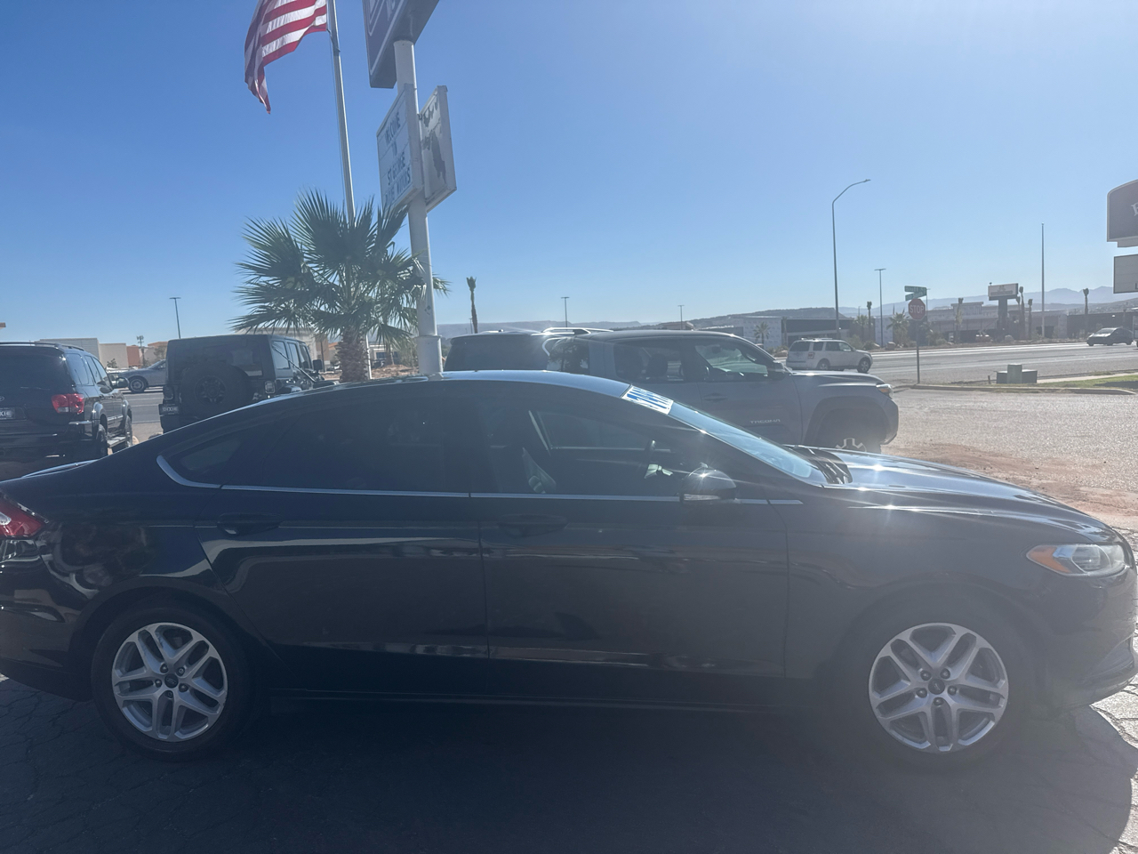 2014 Ford Fusion SE photo 2