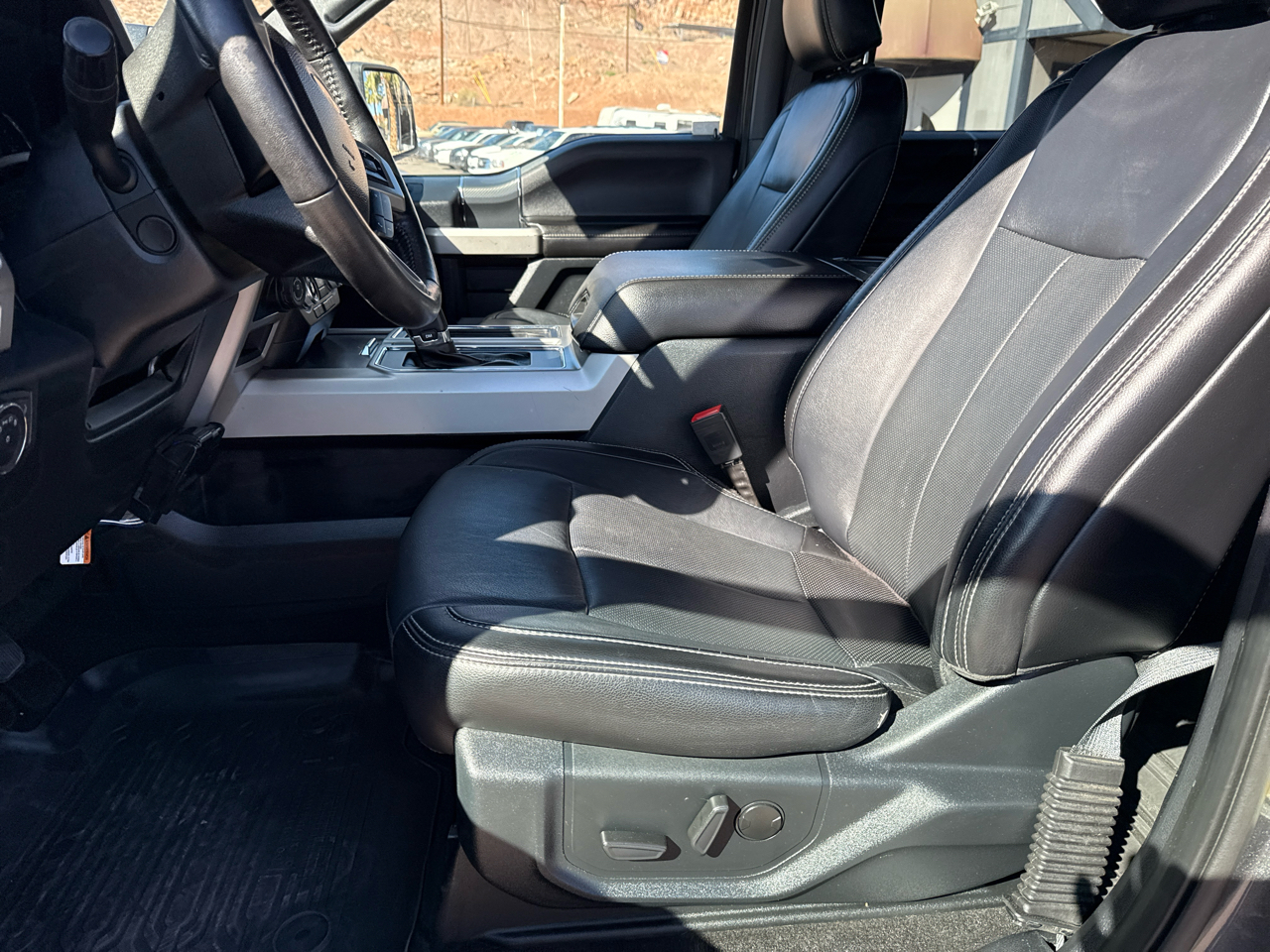 Ford F-150 Lariat 4WD SuperCrew 5.5' Box 2019 Ford F-150 Lariat 4WD SuperCrew 5.5' Box 2019