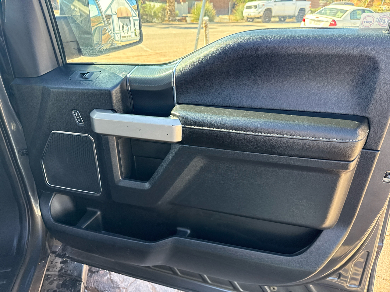 Ford F-150 Lariat 4WD SuperCrew 5.5' Box 2019 Ford F-150 Lariat 4WD SuperCrew 5.5' Box 2019