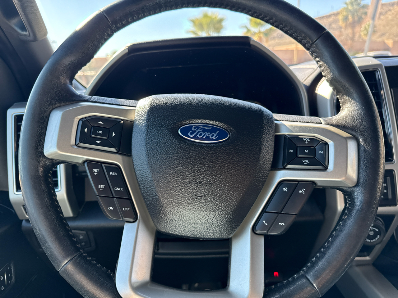 Ford F-150 Lariat 4WD SuperCrew 5.5' Box 2019 Ford F-150 Lariat 4WD SuperCrew 5.5' Box 2019