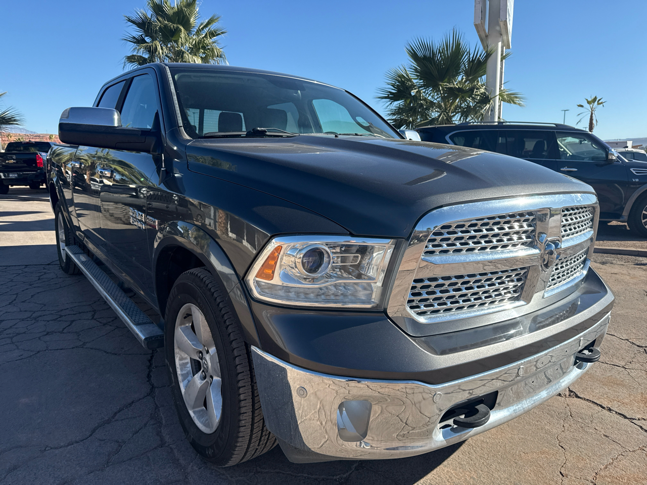 2016 RAM 1500 Laramie Crew Cab 4WD SWB