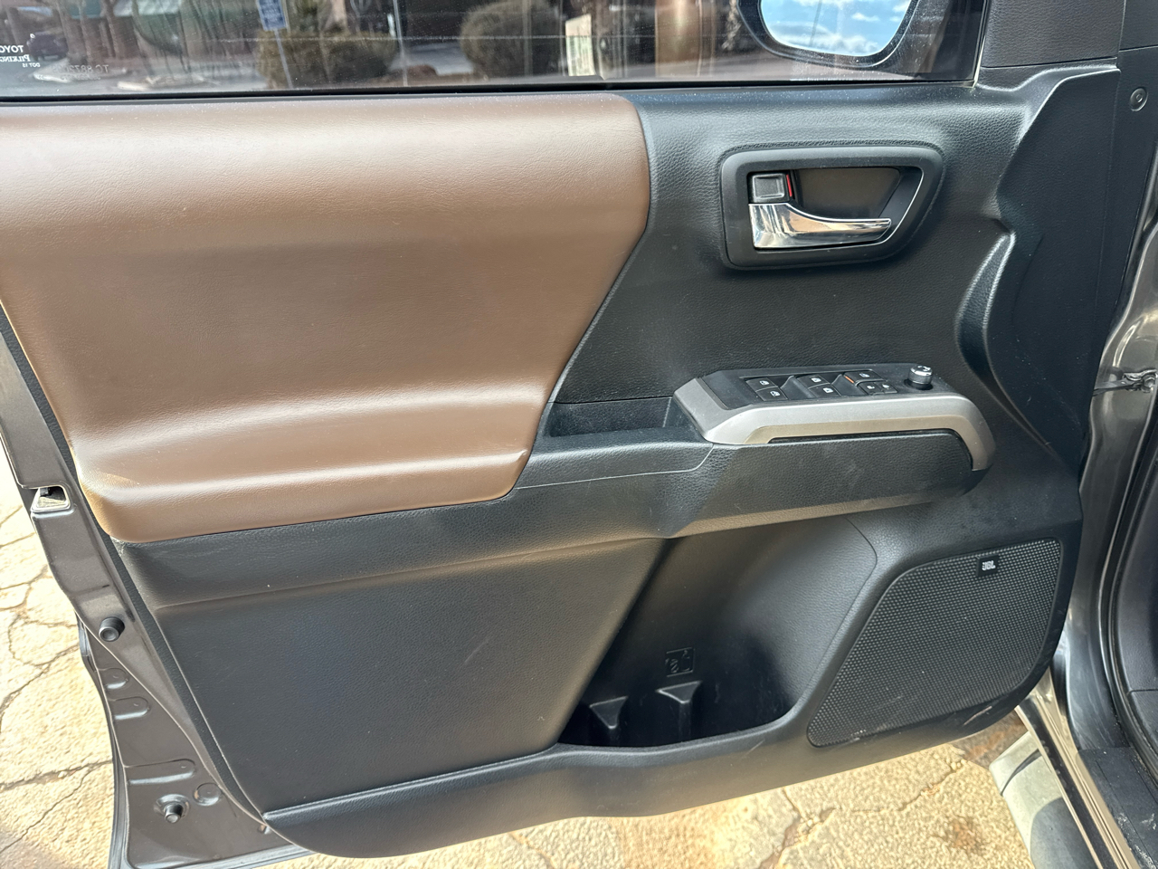 Toyota Tacoma Limited Double Cab V6 6AT 4WD 2016