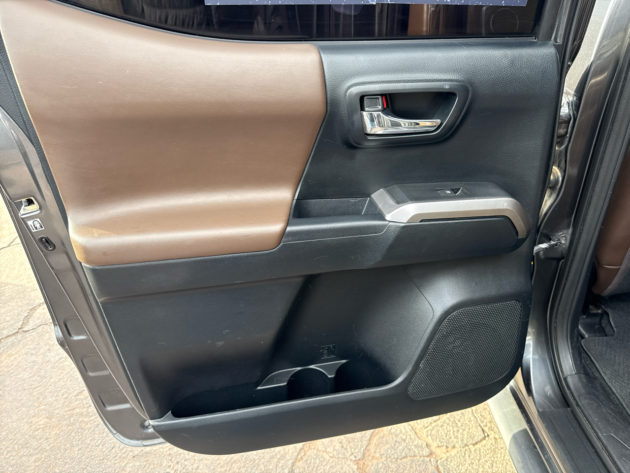 Toyota Tacoma Limited Double Cab V6 6AT 4WD 2016