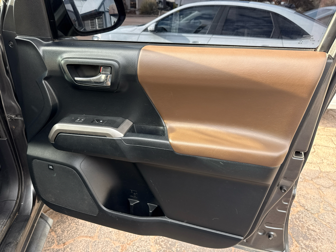 Toyota Tacoma Limited Double Cab V6 6AT 4WD 2016