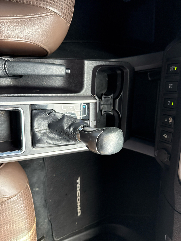 Toyota Tacoma Limited Double Cab V6 6AT 4WD 2016