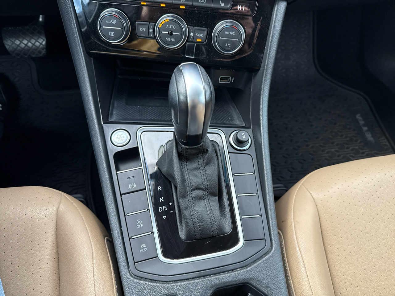 Volkswagen Jetta 1.4T SEL 8A 2020