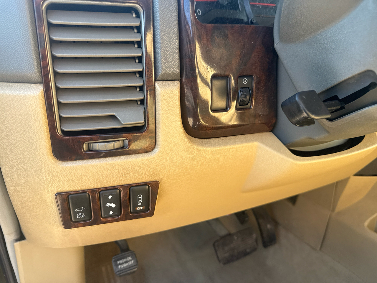 Nissan Armada SE 4WD 2005