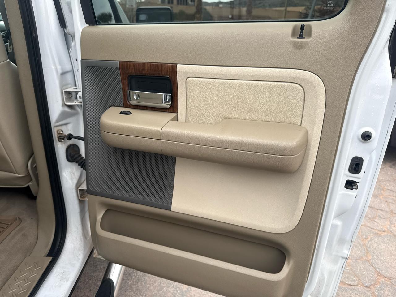 Ford F-150 Lariat SuperCrew 4WD 2004