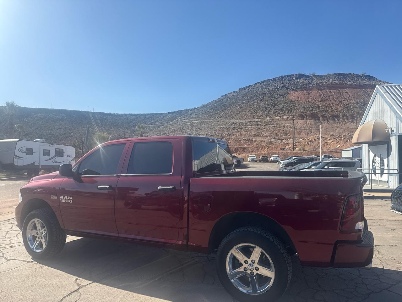 RAM 1500 4WD Crew Cab 140.5" Express 2017