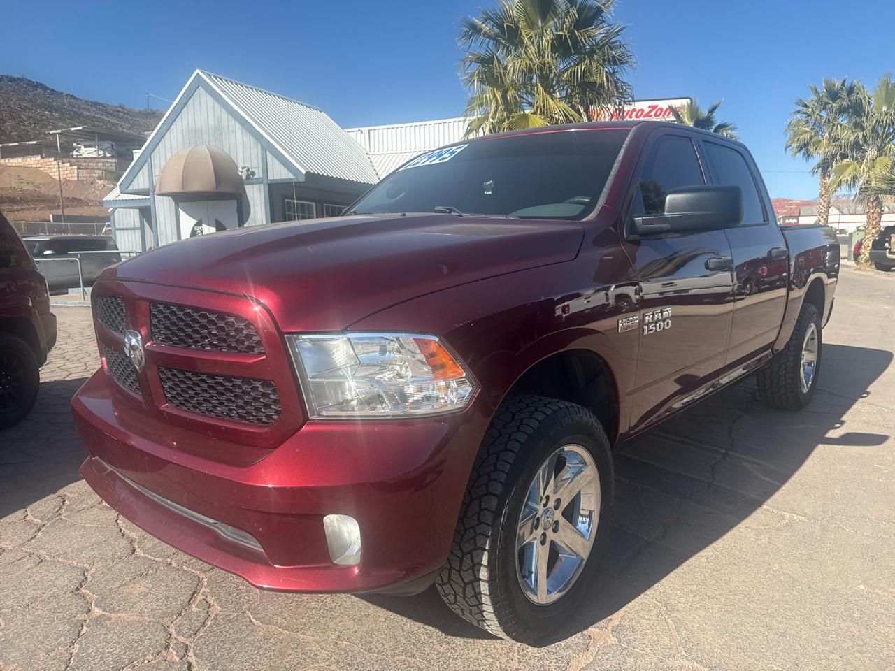 RAM 1500 4WD Crew Cab 140.5" Express 2017