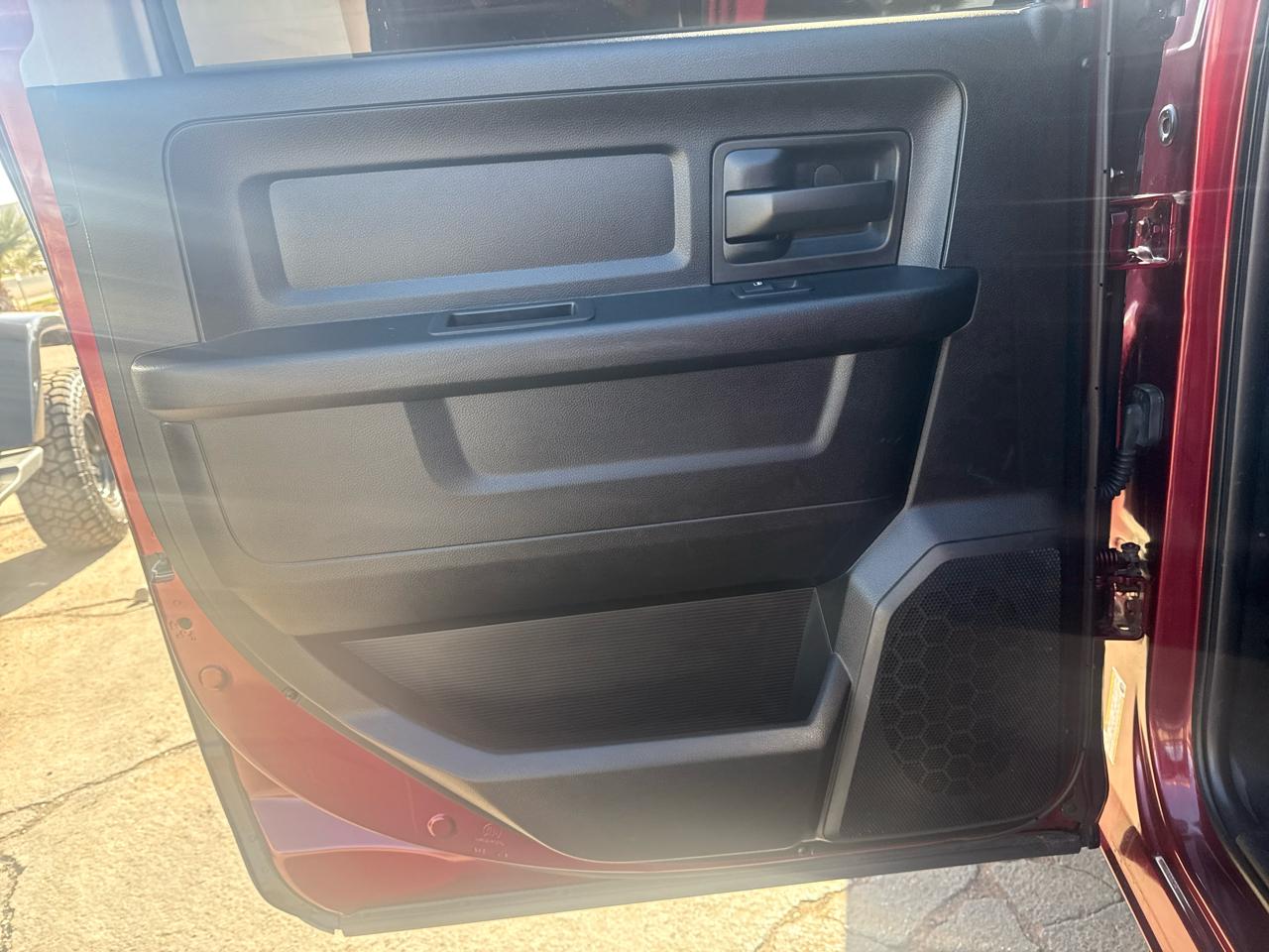 RAM 1500 4WD Crew Cab 140.5" Express 2017