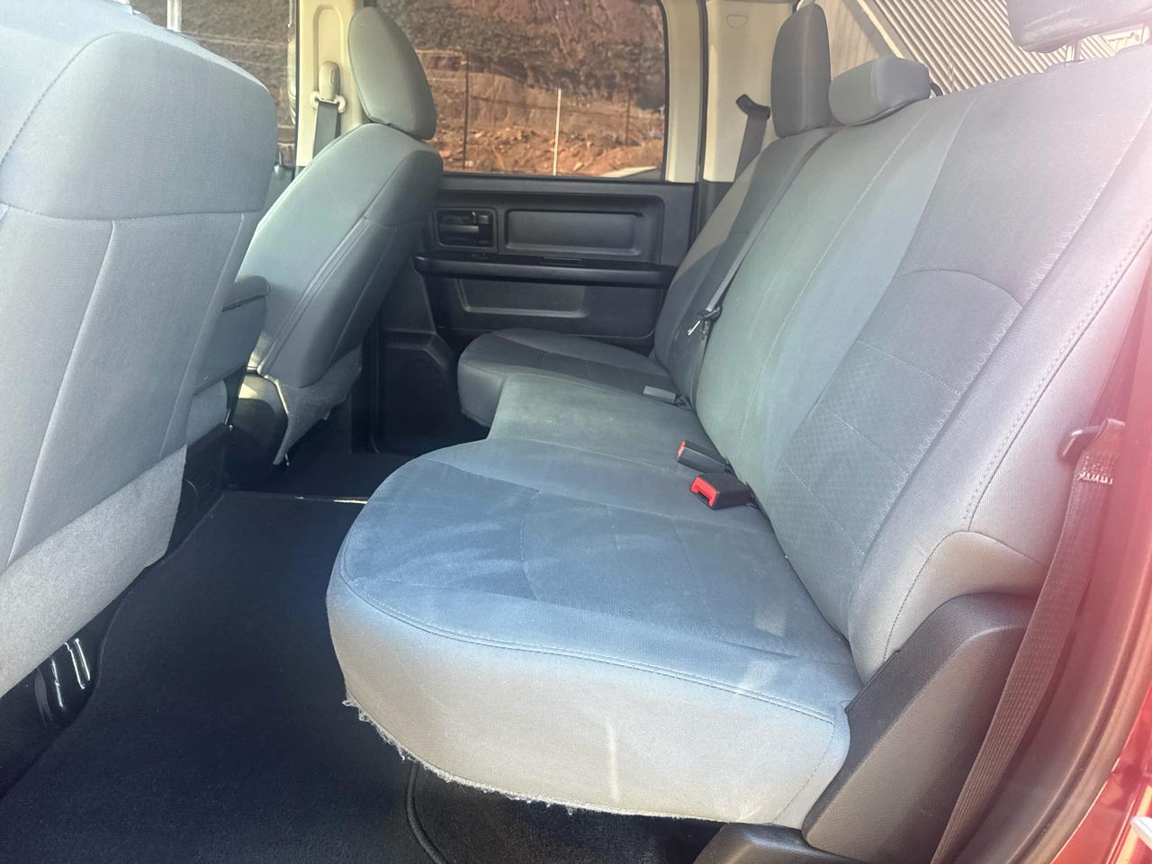 RAM 1500 4WD Crew Cab 140.5" Express 2017