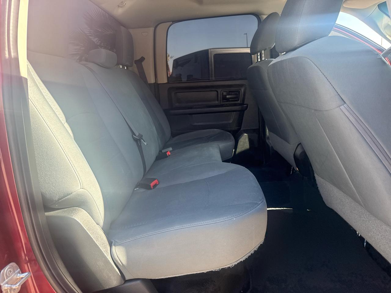 RAM 1500 4WD Crew Cab 140.5" Express 2017