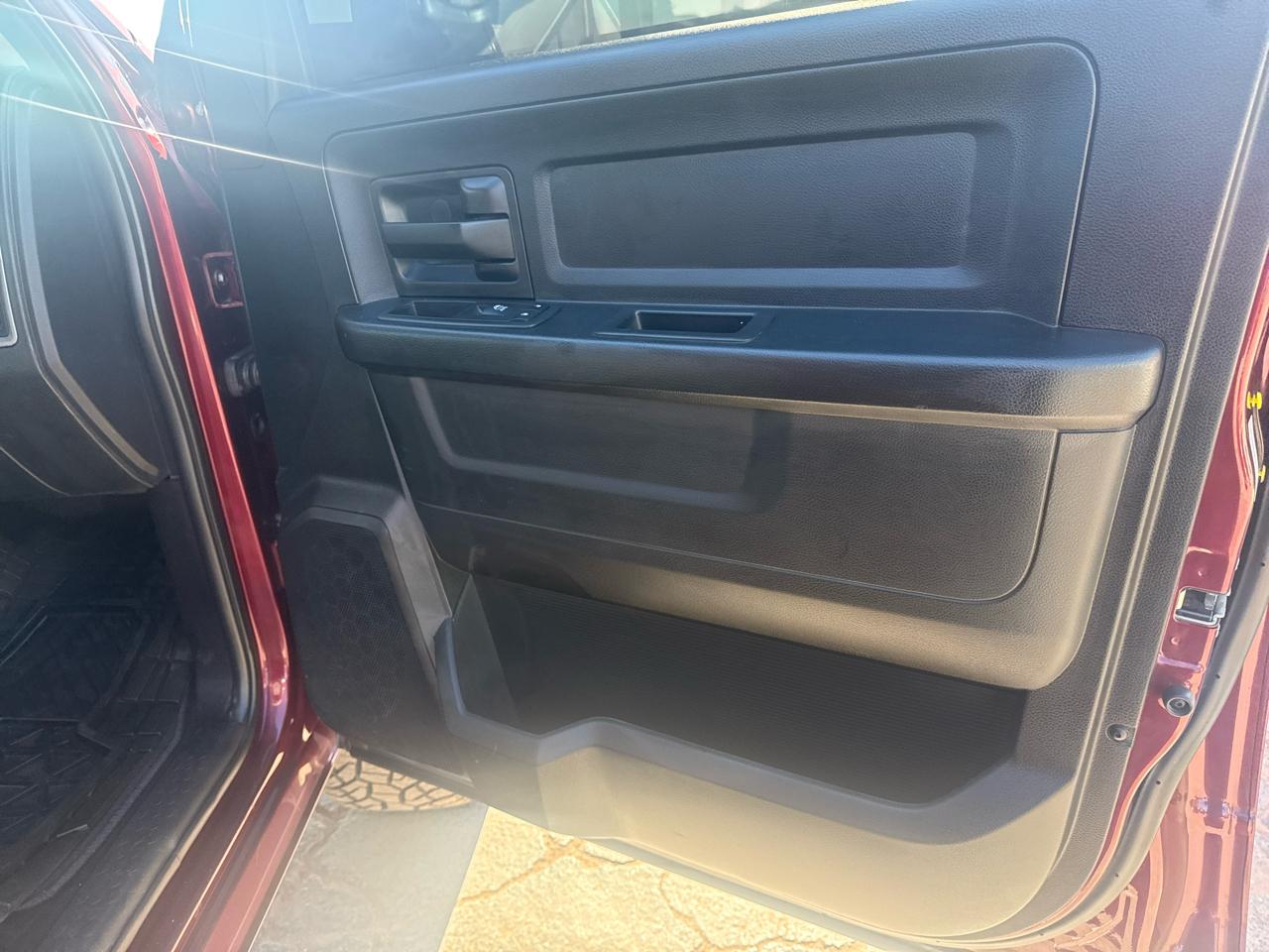 RAM 1500 4WD Crew Cab 140.5" Express 2017