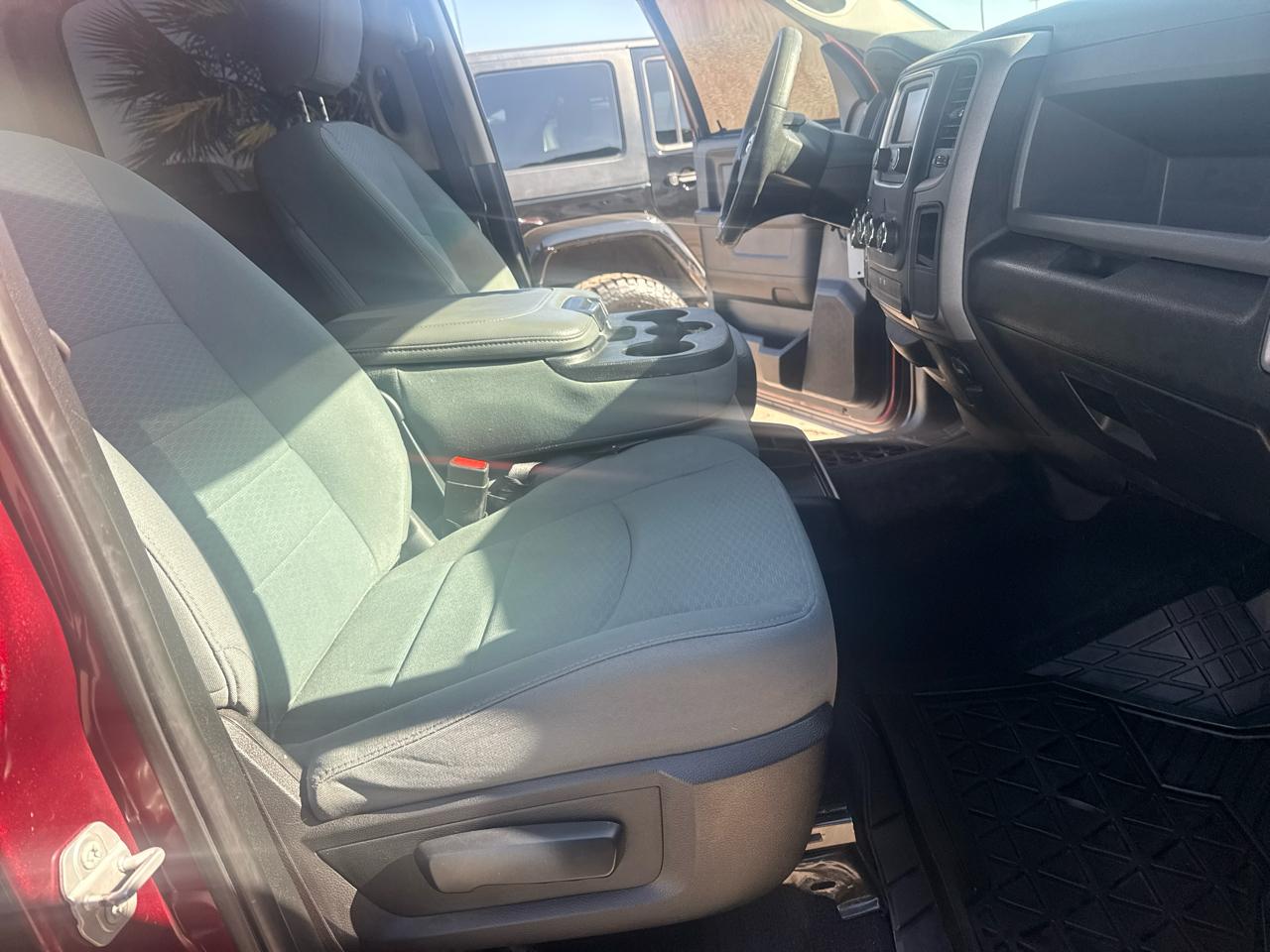 RAM 1500 4WD Crew Cab 140.5" Express 2017