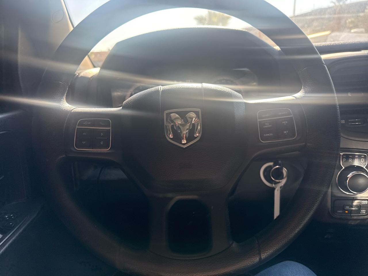 RAM 1500 4WD Crew Cab 140.5" Express 2017