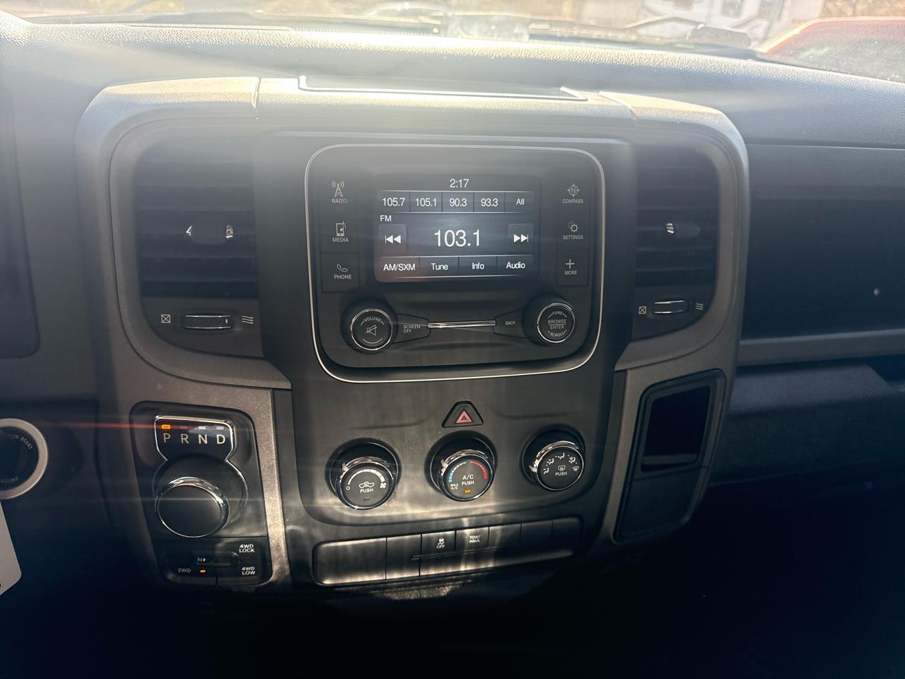 RAM 1500 4WD Crew Cab 140.5" Express 2017