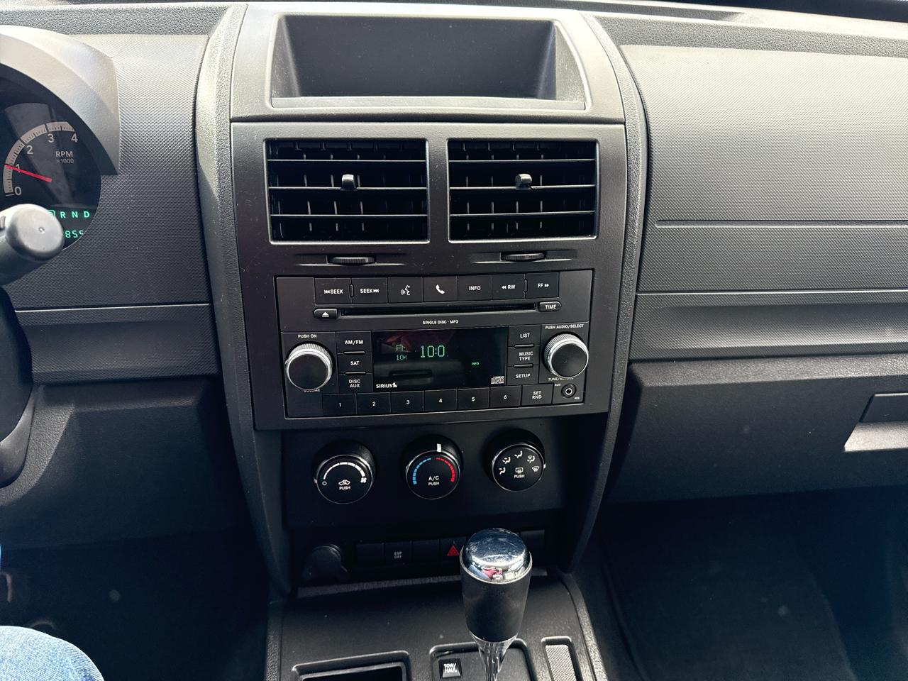 Dodge Nitro SE 2WD 2010