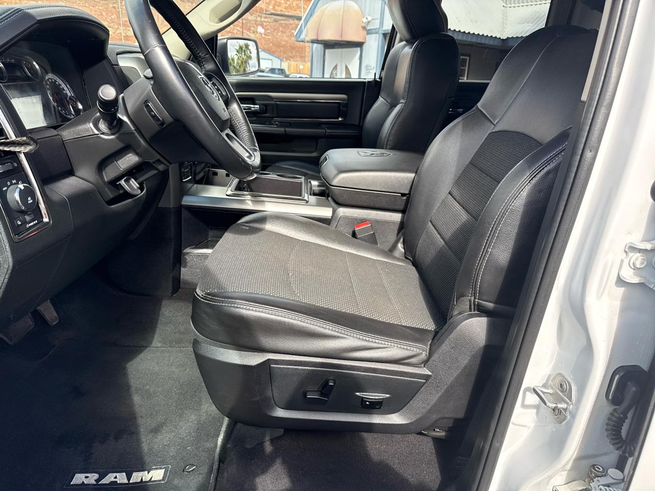 RAM 1500 Sport Quad Cab 4WD 2015