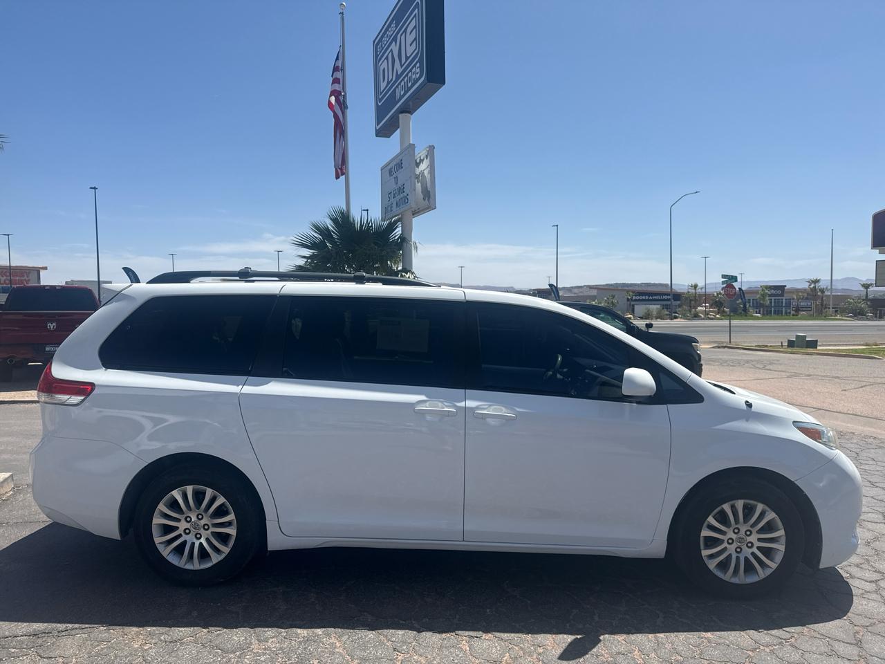 Toyota Sienna XLE FWD 8-Passenger V6 2013