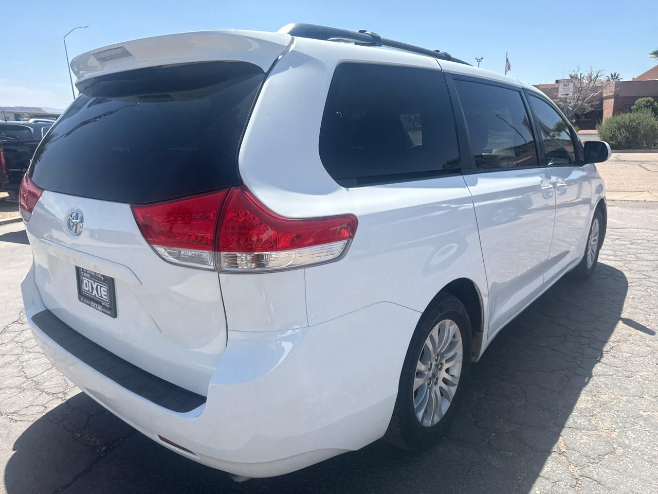 Toyota Sienna XLE FWD 8-Passenger V6 2013