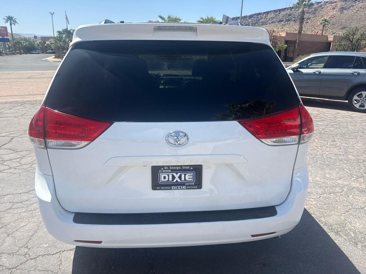 Toyota Sienna XLE FWD 8-Passenger V6 2013