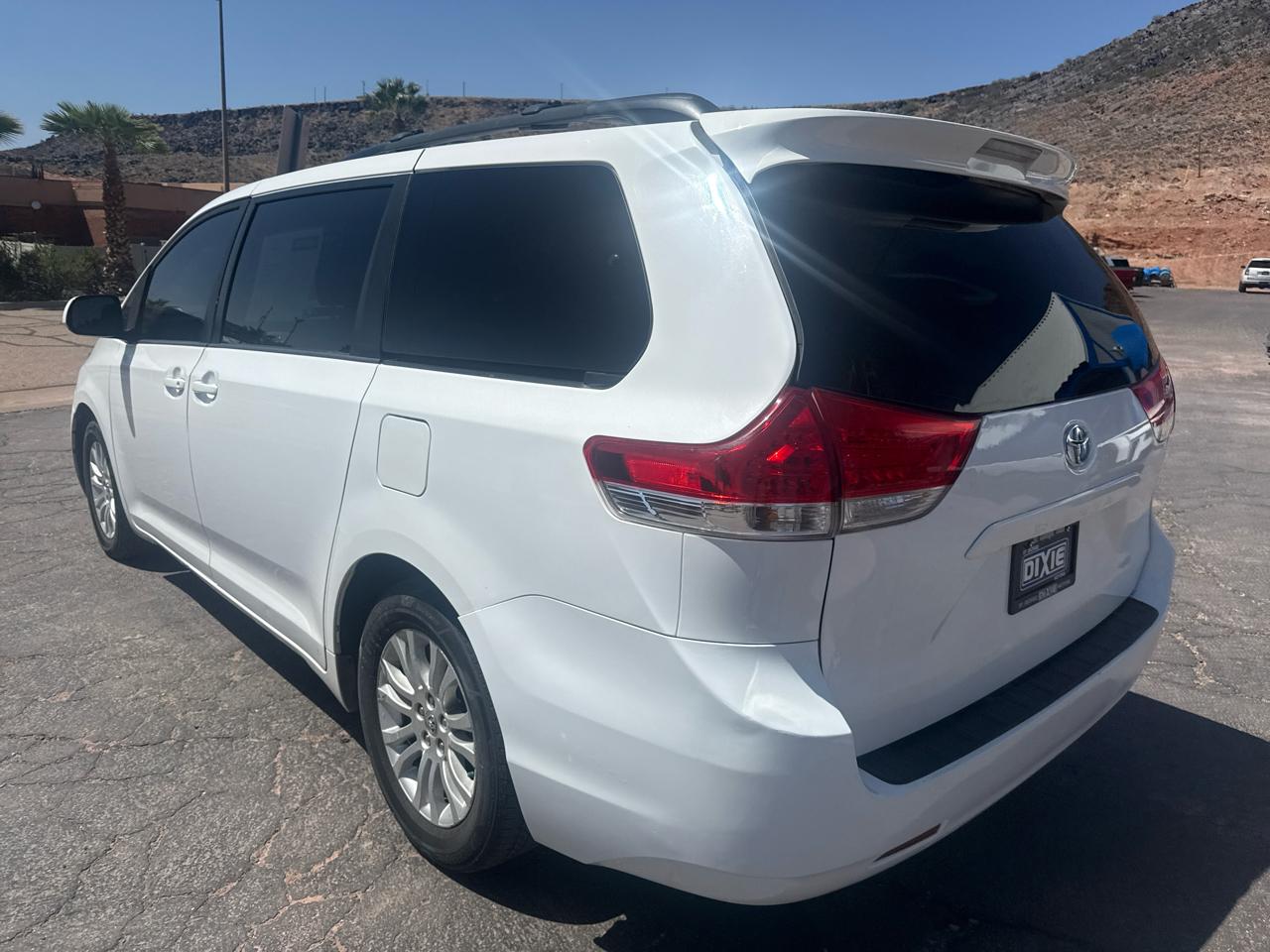 Toyota Sienna XLE FWD 8-Passenger V6 2013