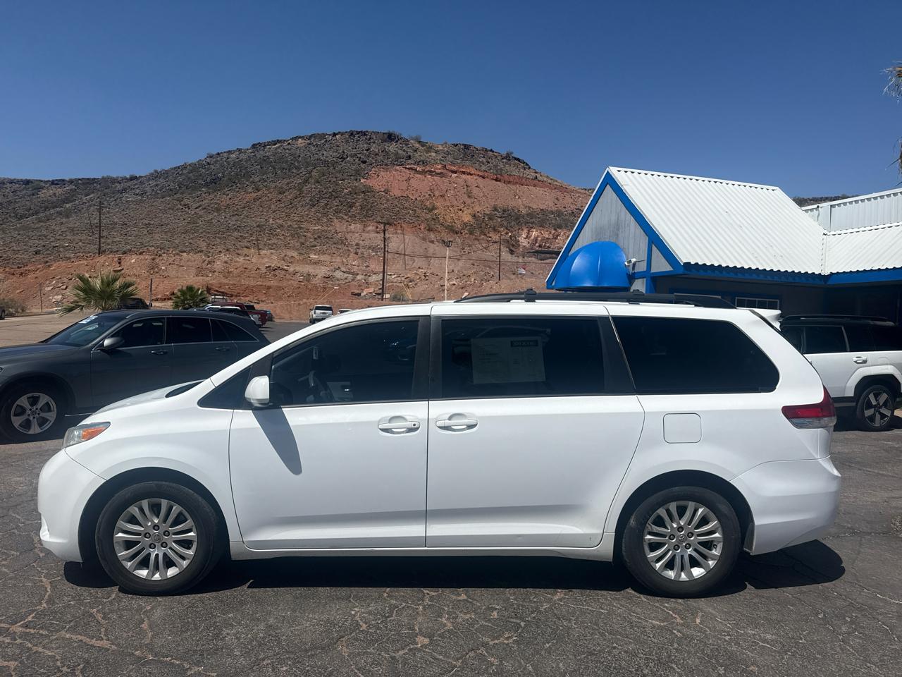 Toyota Sienna XLE FWD 8-Passenger V6 2013
