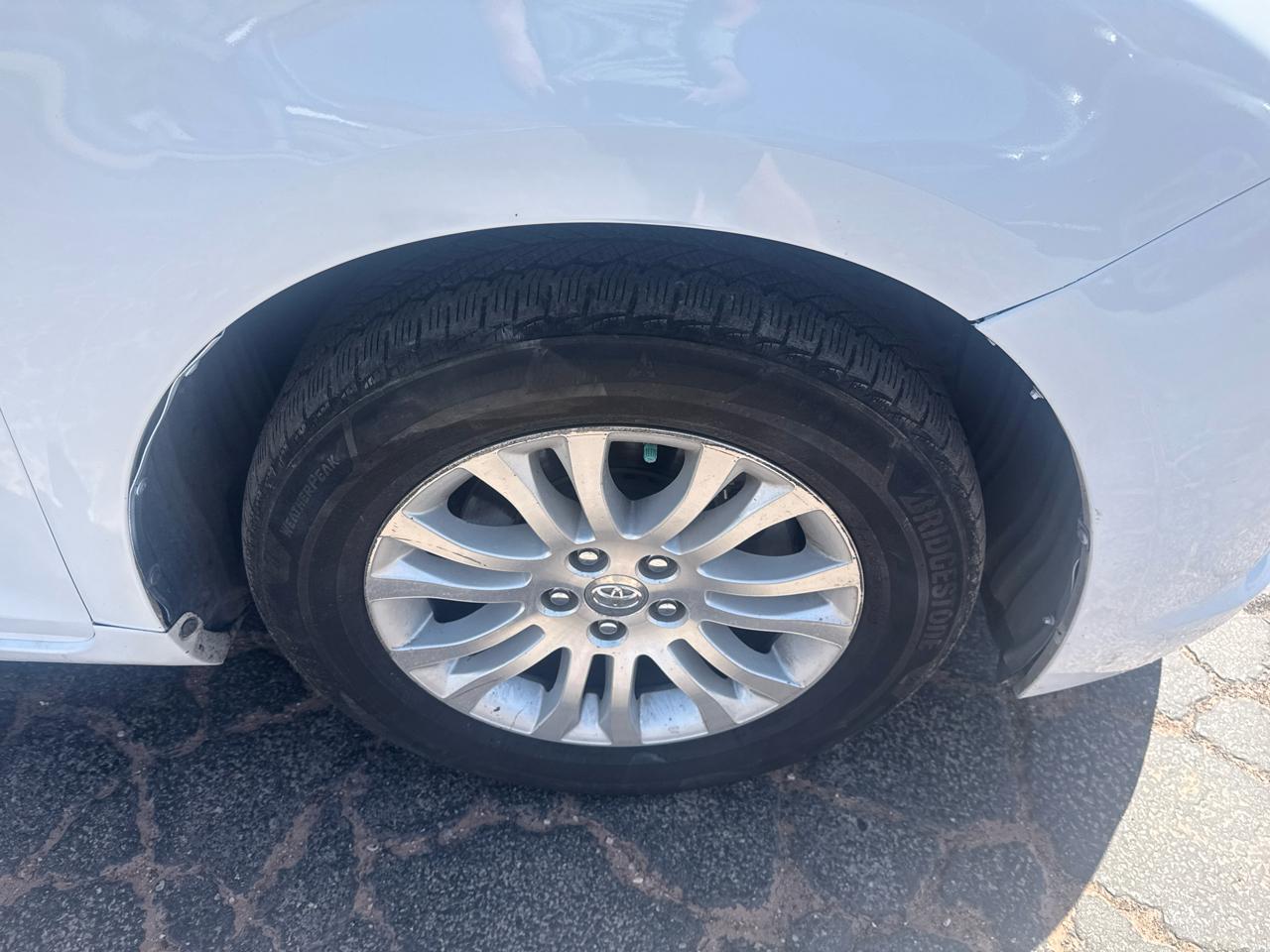 Toyota Sienna XLE FWD 8-Passenger V6 2013